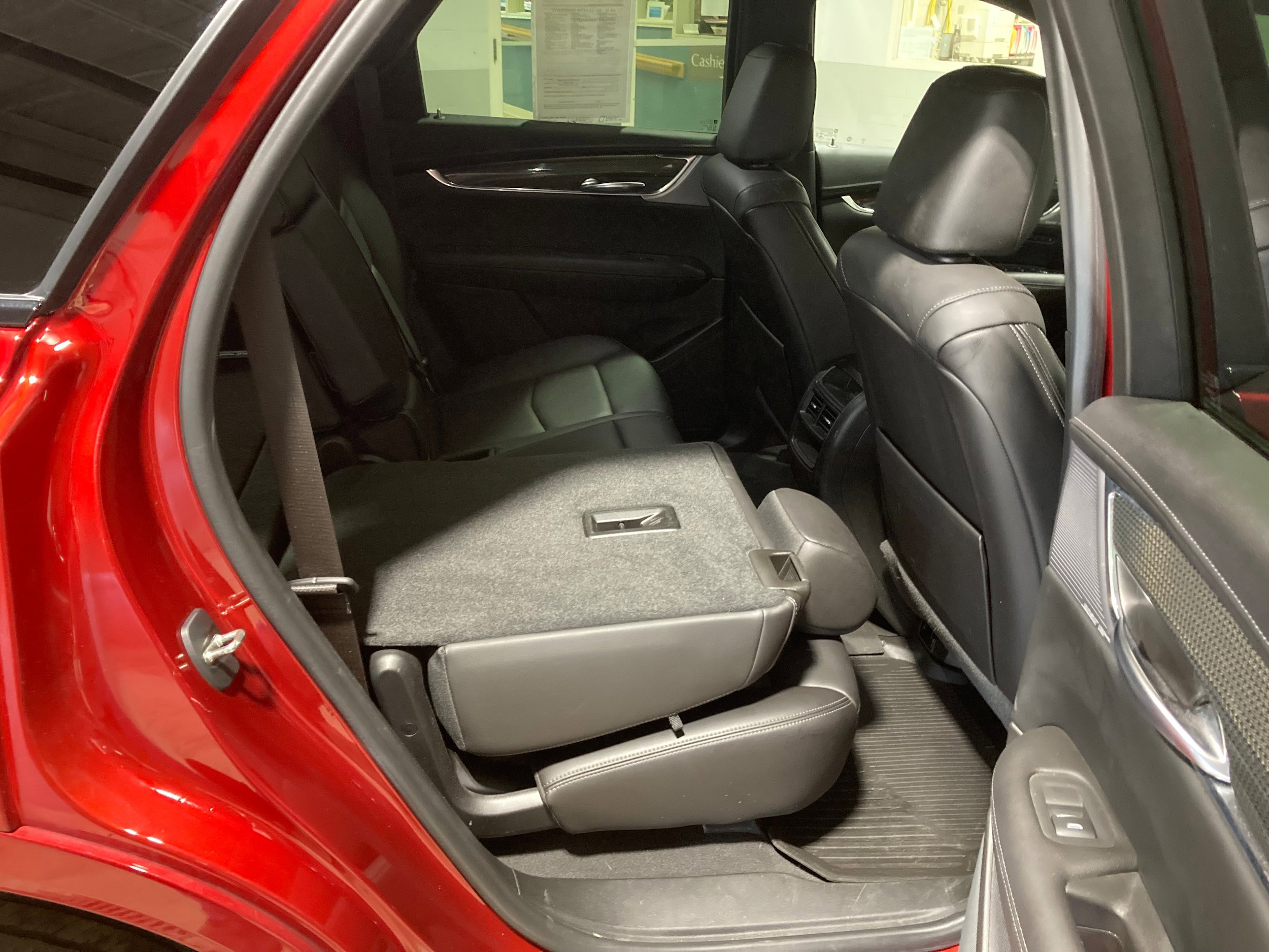 Used 2021 Cadillac XT5 Sportv w/ LPO, ONYX Package AWD/4WD image 8