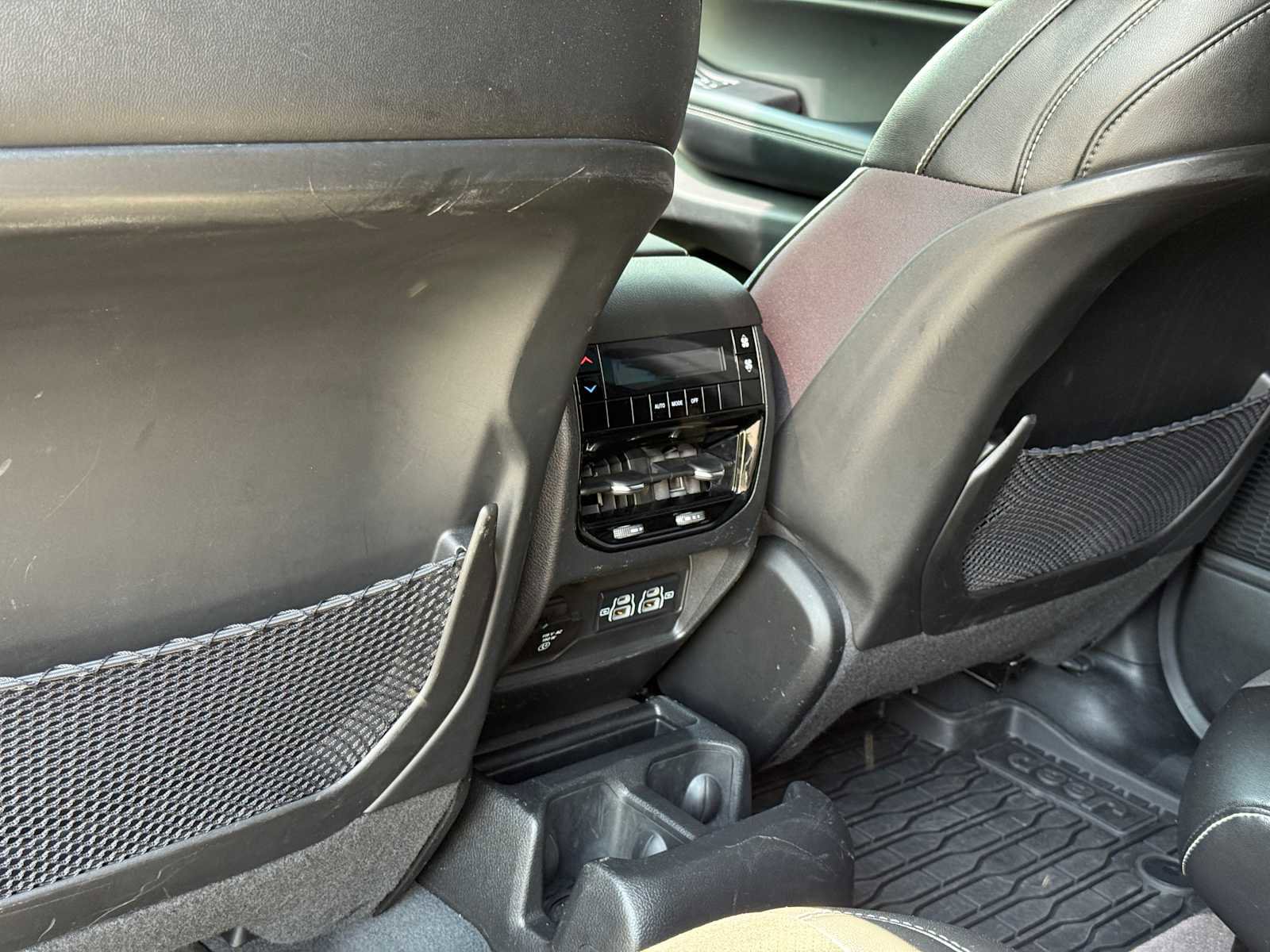 Used 2023 Jeep Grand Cherokee L Laredo AWD/4WD image 28