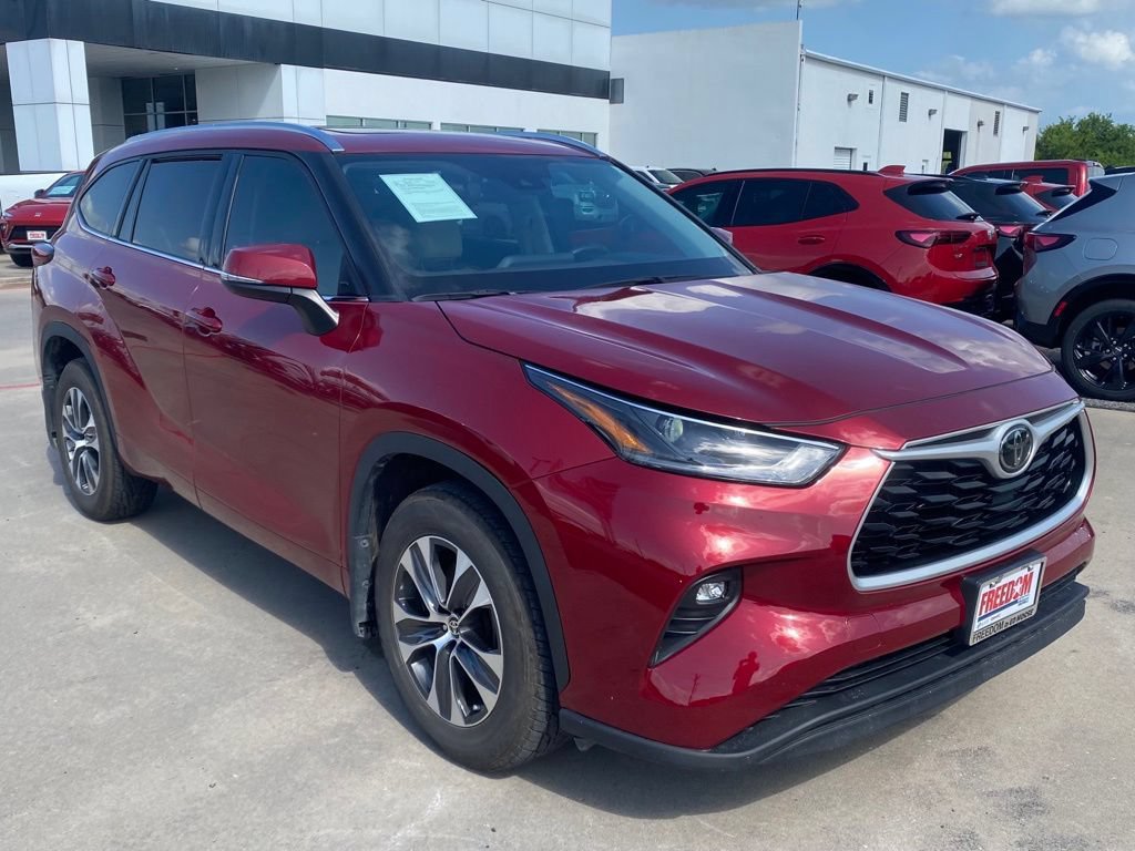 Used 2021 Toyota Highlander XLE FWD image 7