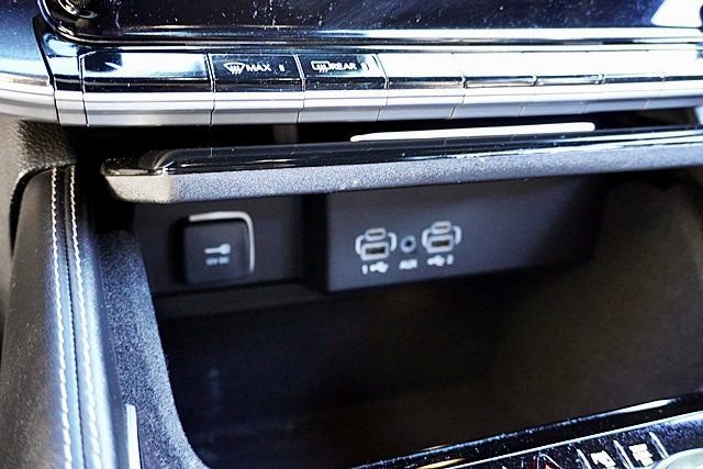 Used 2023 Jeep Wagoneer 2WD image 35