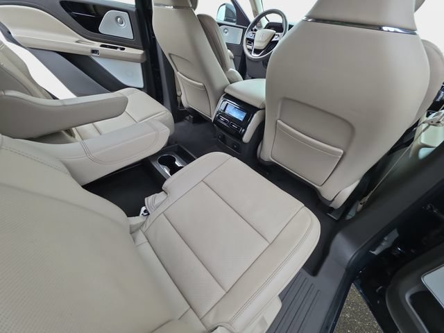 Used 2023 Lincoln Aviator Reserve w/ Equipment Group 201A AWD/4WD image 11