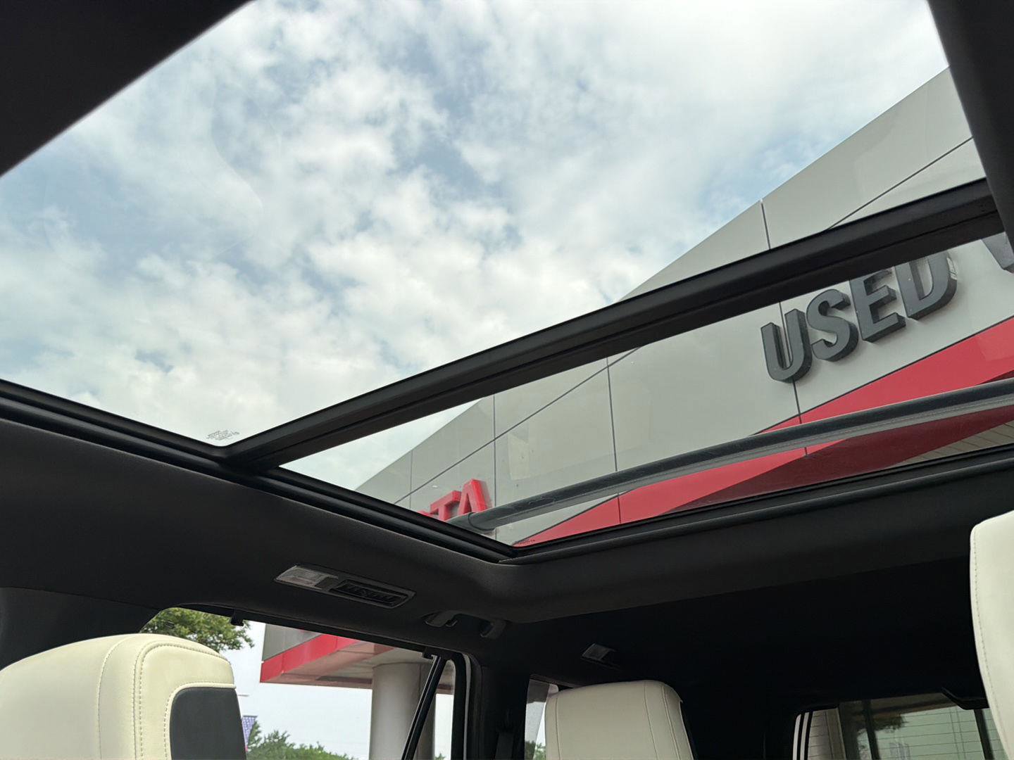 Used 2023 Toyota Sequoia Capstone AWD/4WD image 32