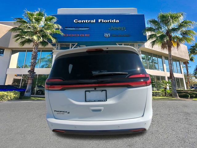New 2026 Chrysler Pacifica Select w/ S Appearance Package image 6