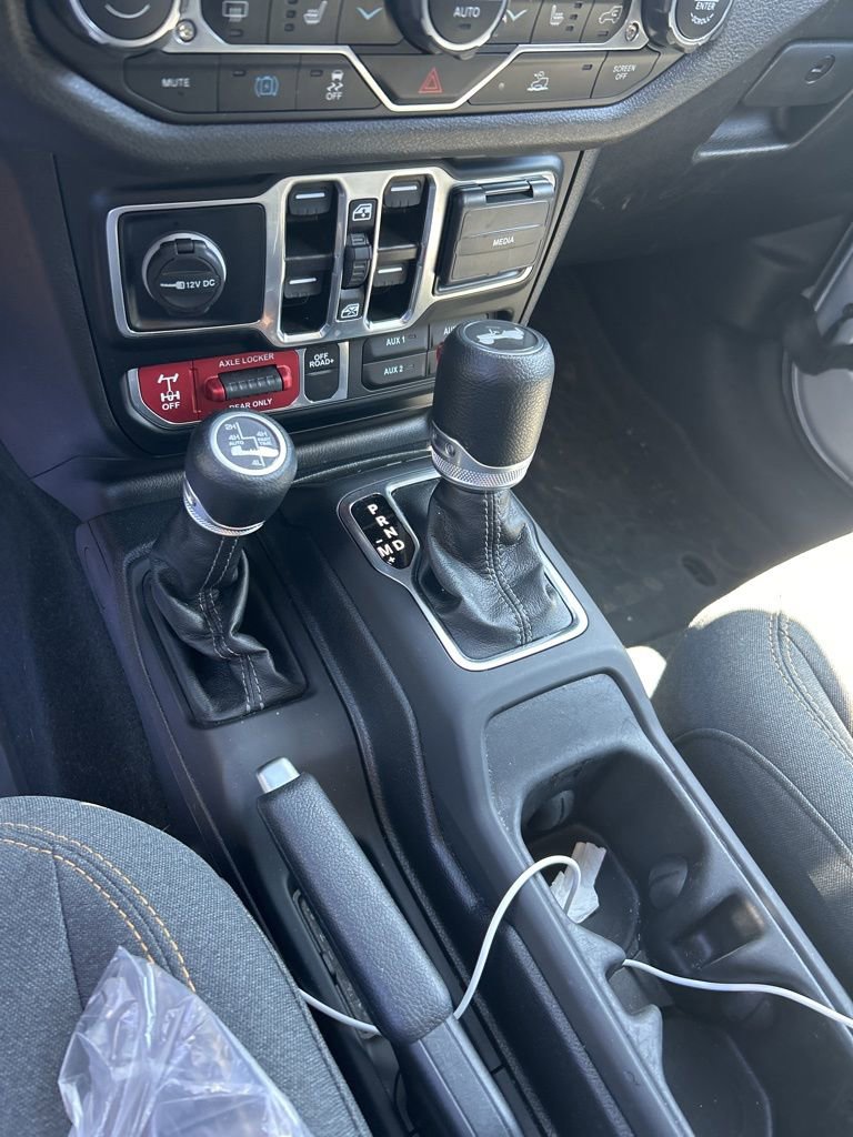 Used 2024 Jeep Wrangler Unlimited AWD/4WD image 7