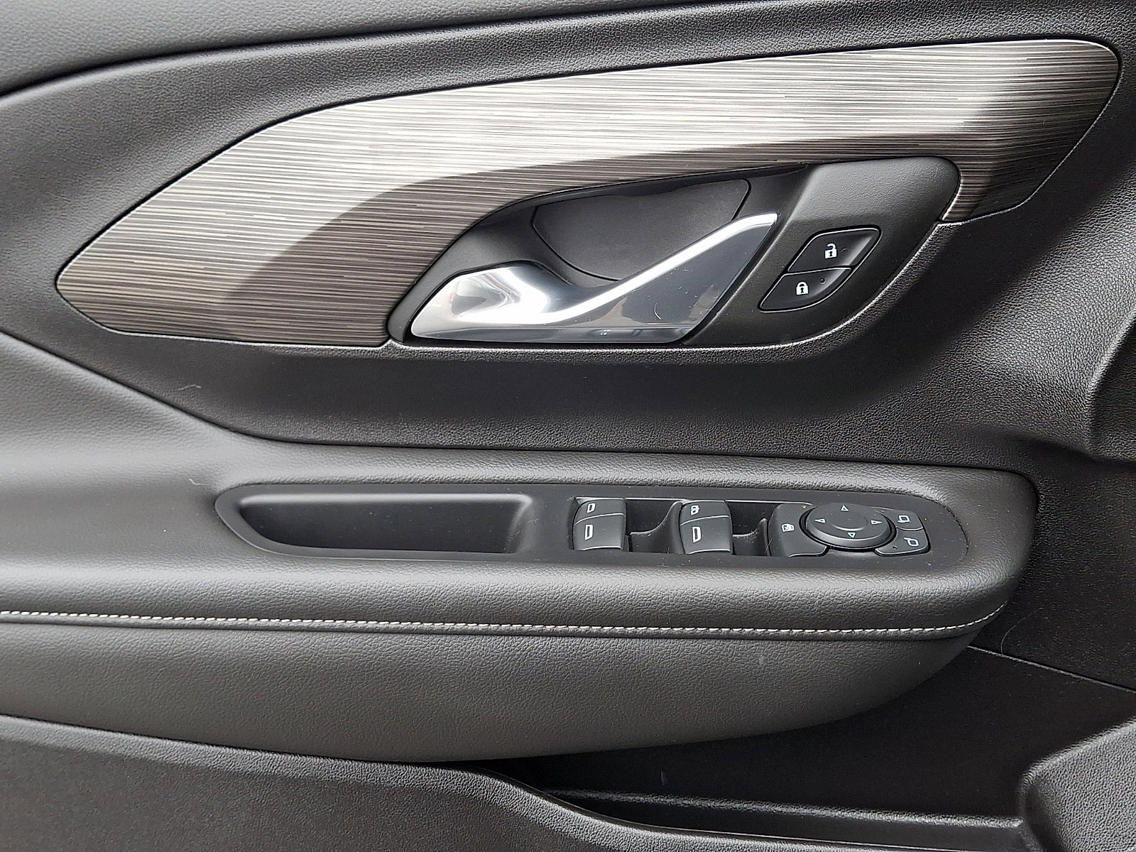 Used 2024 GMC Terrain SLE w/ Driver Convenience Package image 14