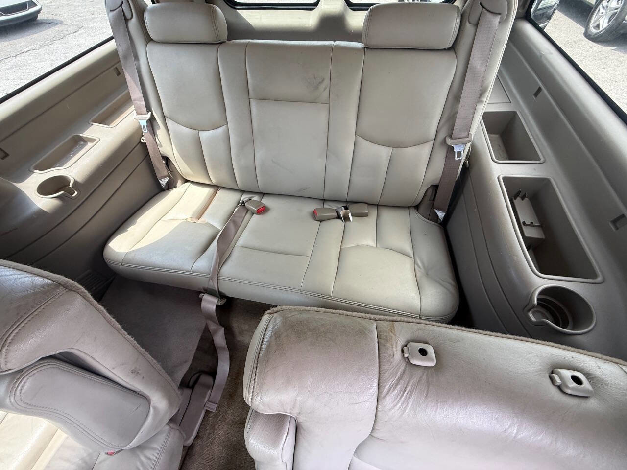 Used 2004 GMC Yukon XL SLT w/ Preferred Equipment Group RWD image 16