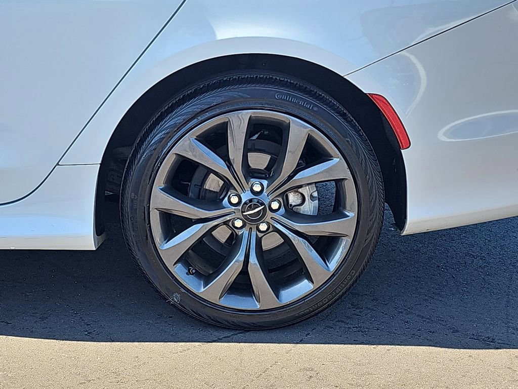 Used 2015 Chrysler 200 S image 34