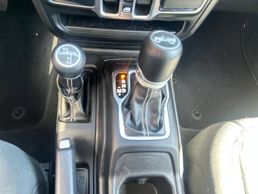 Used 2019 Jeep Wrangler Unlimited Sahara AWD/4WD image 25