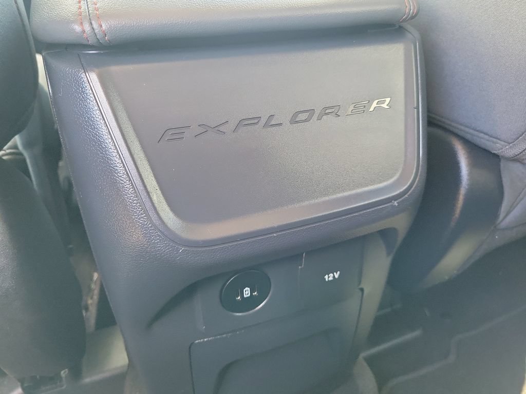 Used 2026 Ford Explorer Active AWD/4WD image 17