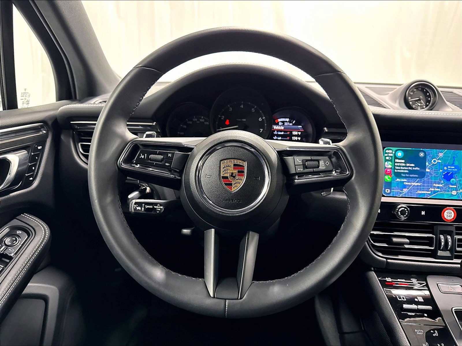 Used 2025 Porsche Macan AWD/4WD image 17