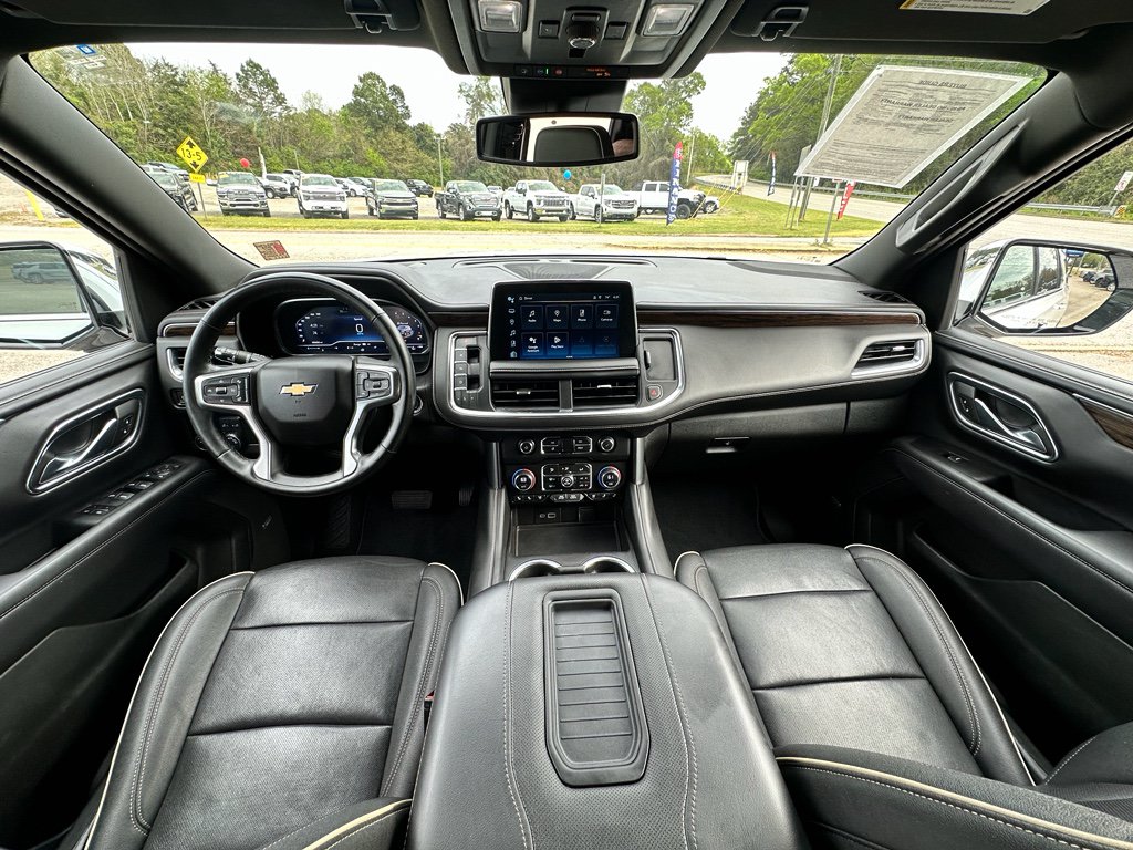 Used 2023 Chevrolet Suburban Premier RWD image 6
