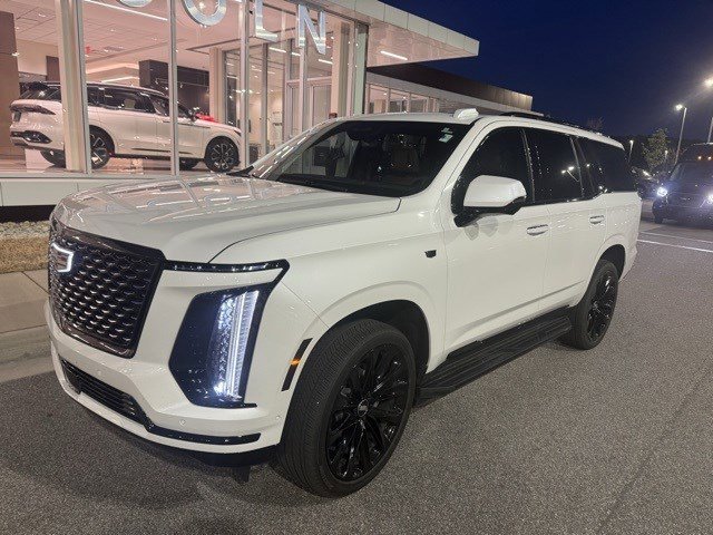 Used 2025 Cadillac Escalade Premium Luxury image 2