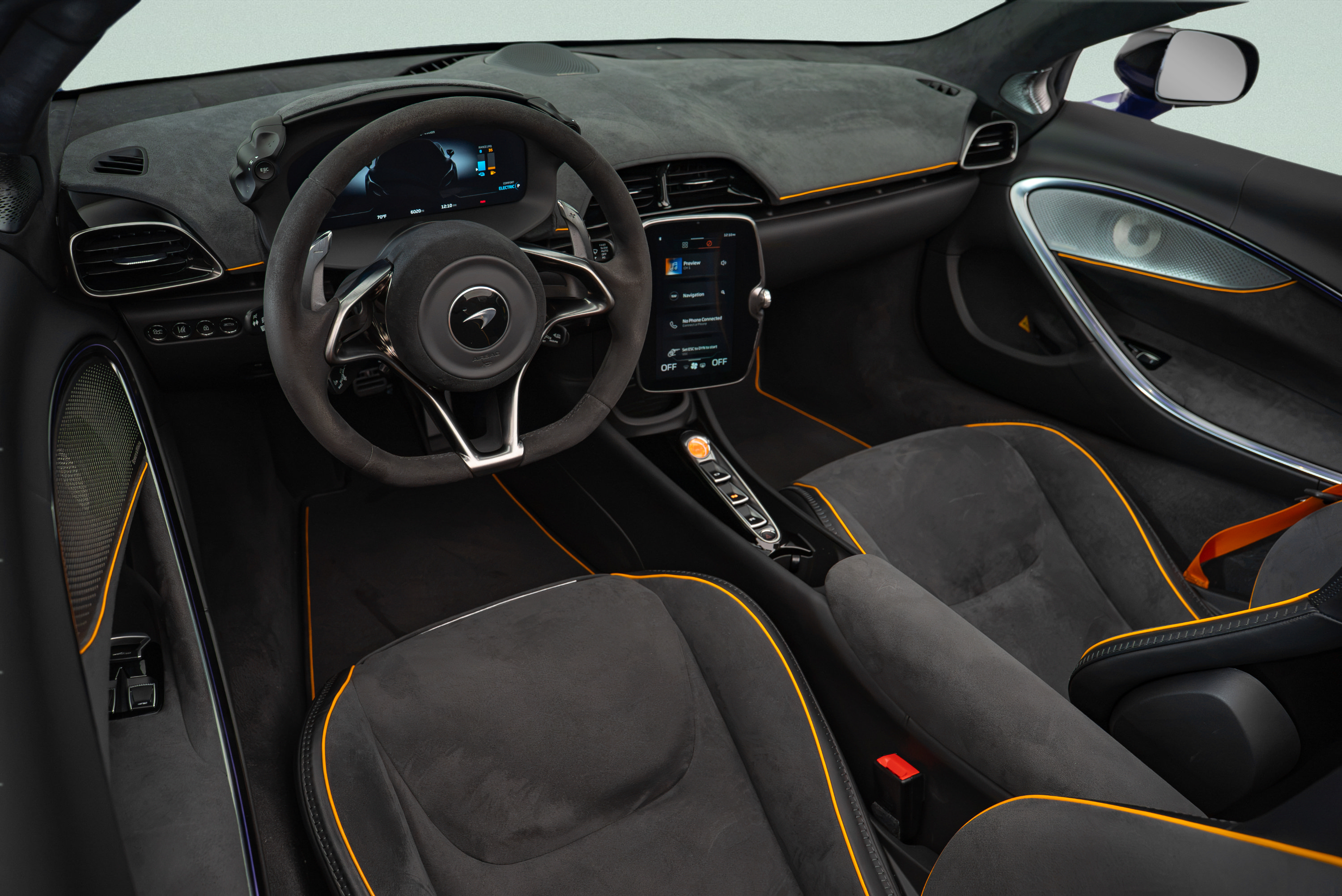 Used 2025 McLaren Artura Spider RWD image 8