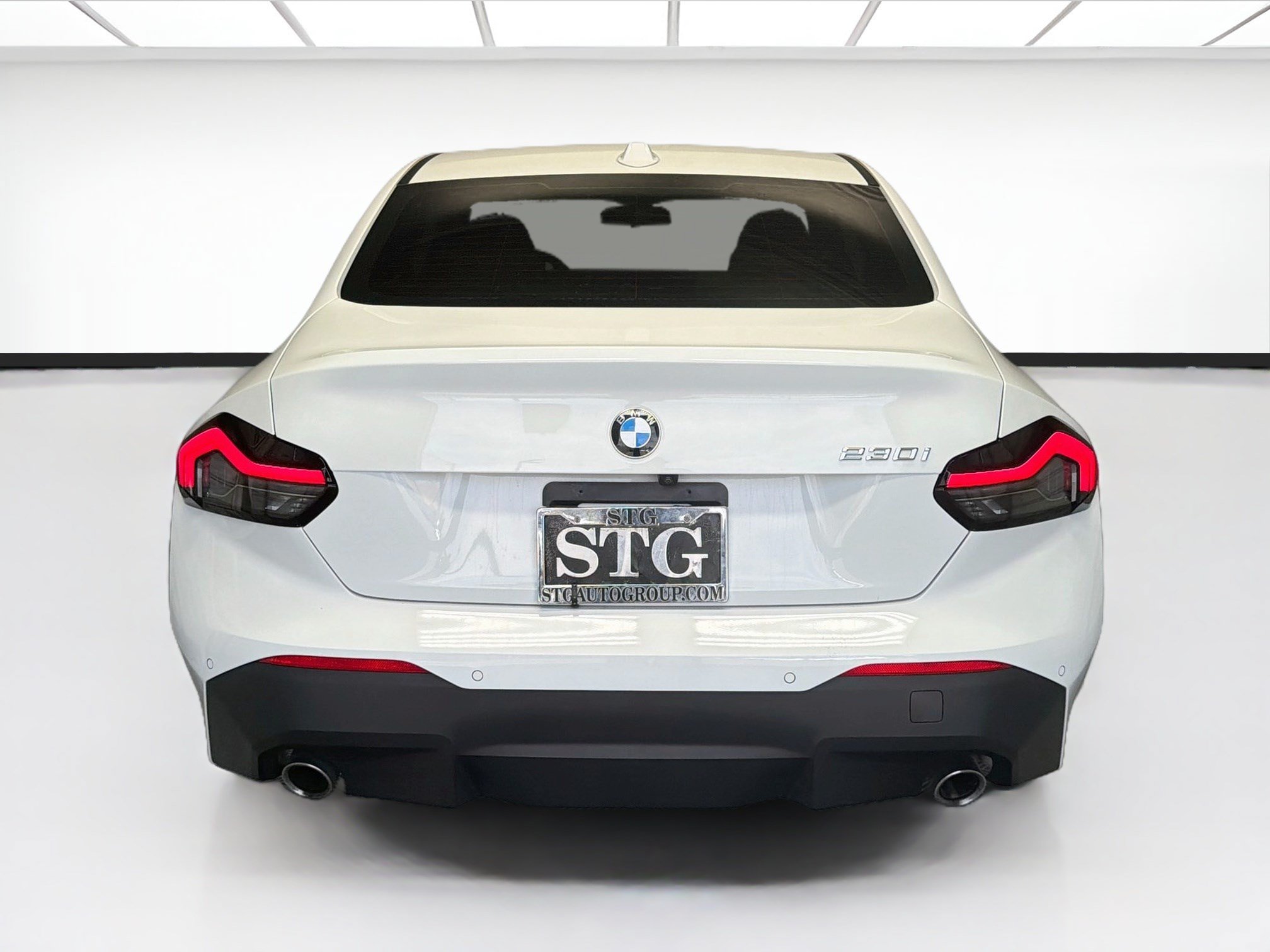 Used 2025 BMW 230i Coupe w/ Convenience Package RWD image 5