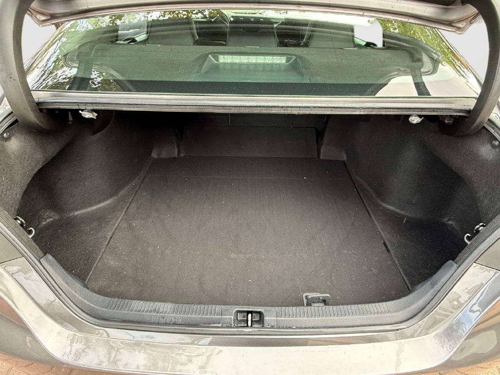Used 2020 Toyota Camry SE FWD image 9
