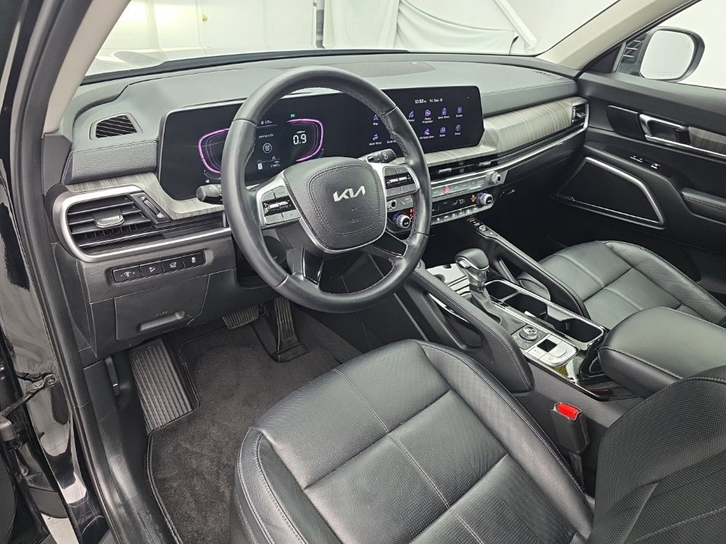 Used 2024 Kia Telluride EX w/ EX Captain's Chair Package AWD/4WD image 15