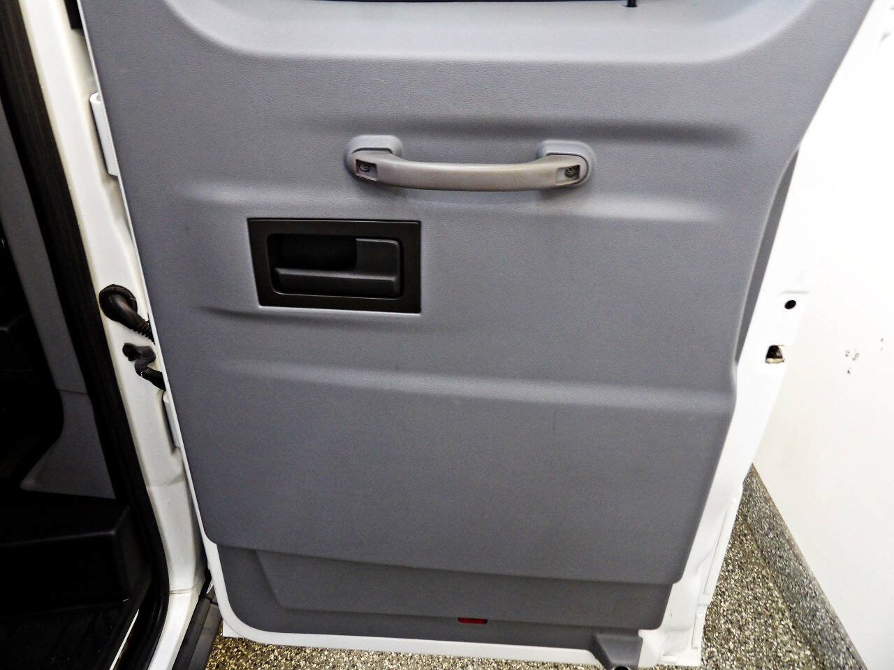 Used 2018 Ford Transit 350 XL RWD image 9