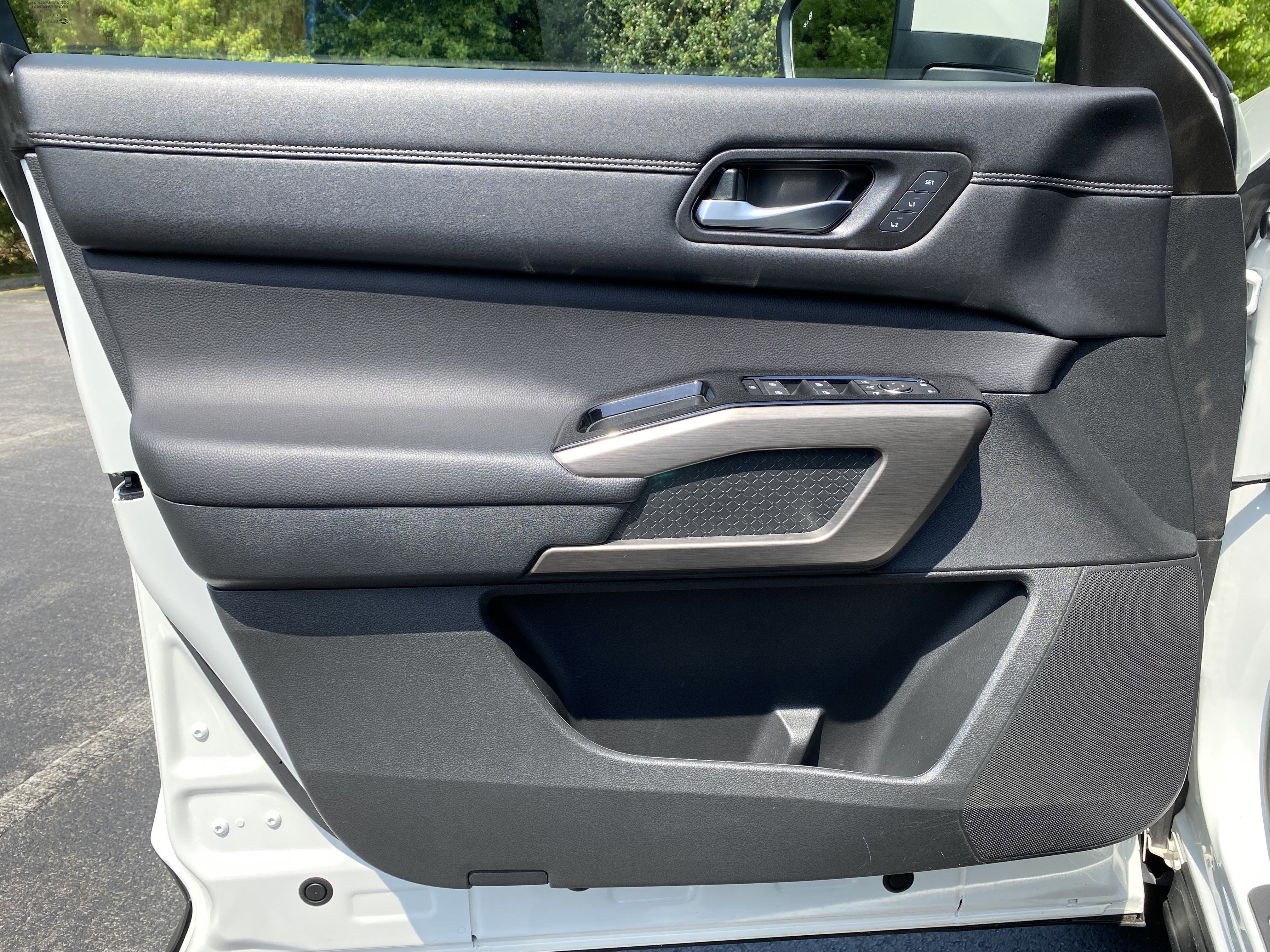 Used 2024 Nissan Pathfinder Platinum image 15