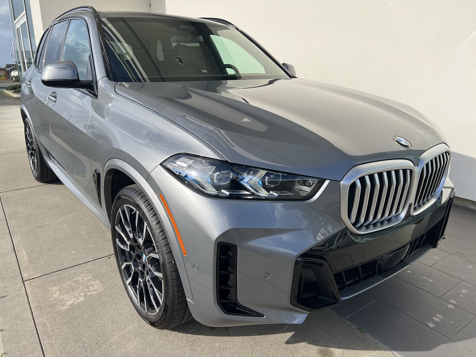 New 2026 BMW X5 xDrive40i w/ M Sport Package