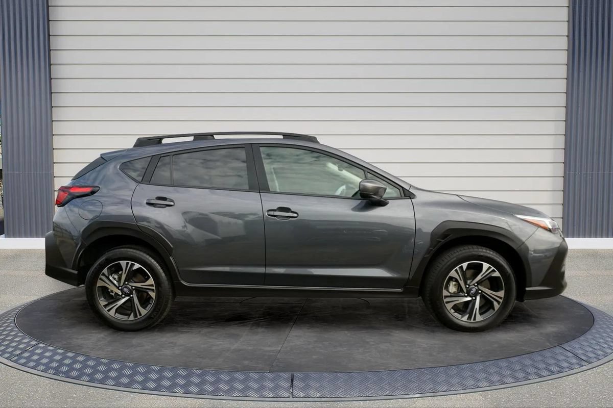Used 2024 Subaru Crosstrek 2.0i Premium w/ Crosstrek Mirror Package AWD/4WD image 8