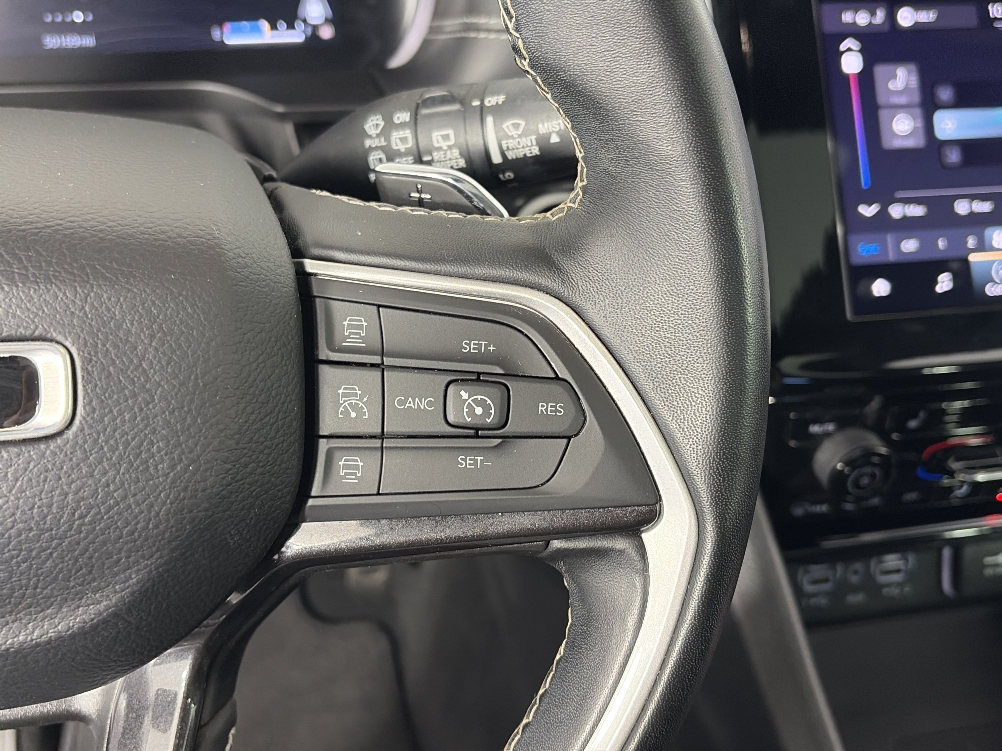 Used 2022 Jeep Grand Cherokee Altitude AWD/4WD image 31