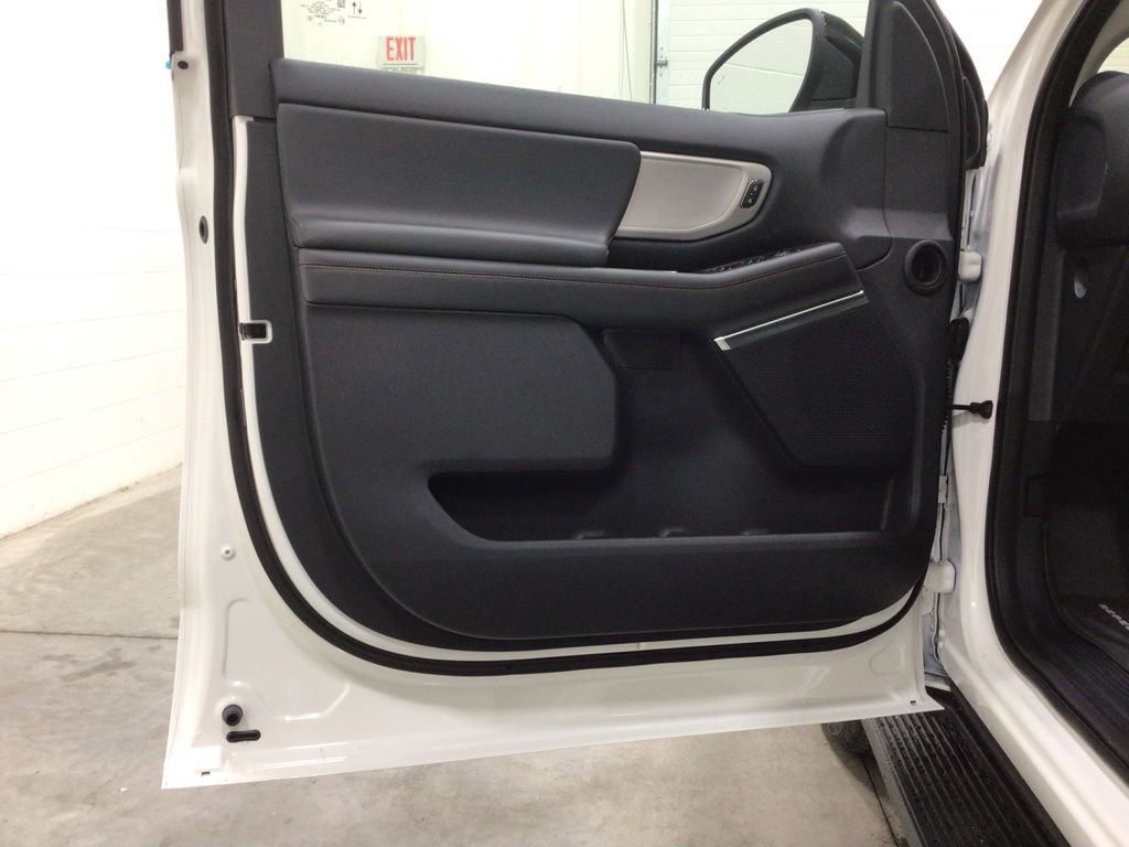 New 2025 Ford Expedition Active image 27