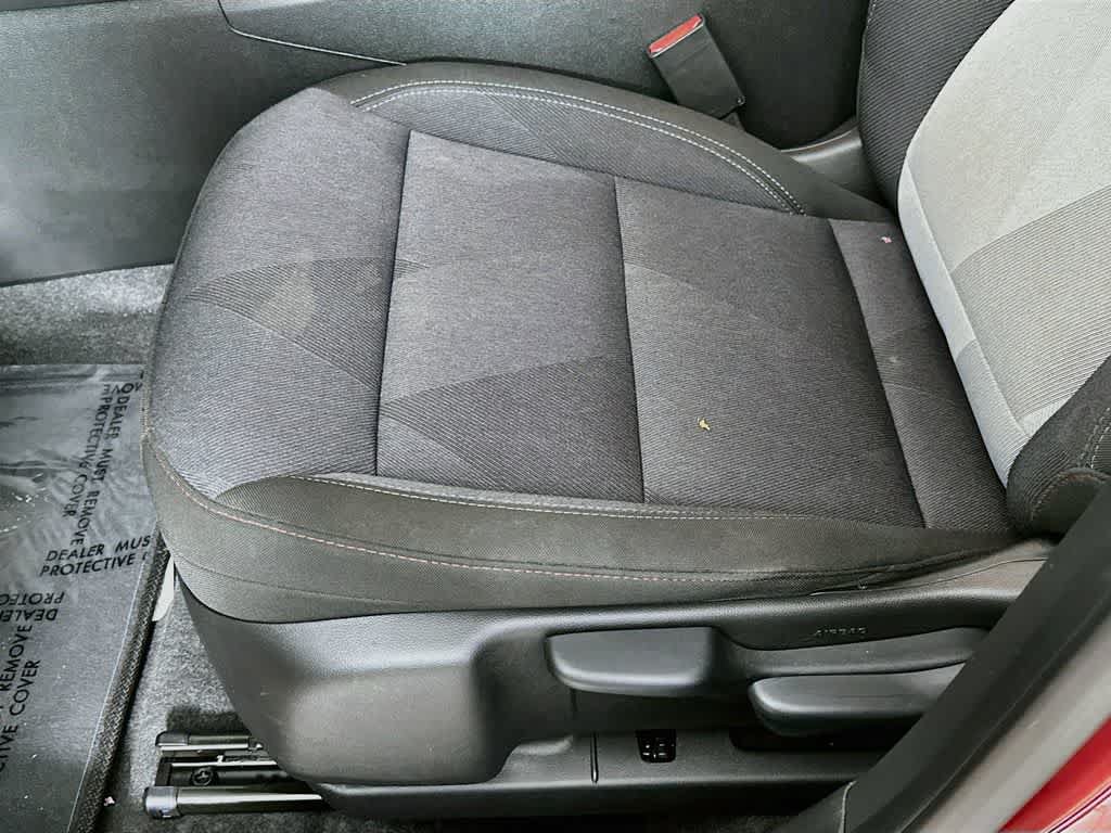 Used 2025 Chevrolet Trax RS FWD image 29
