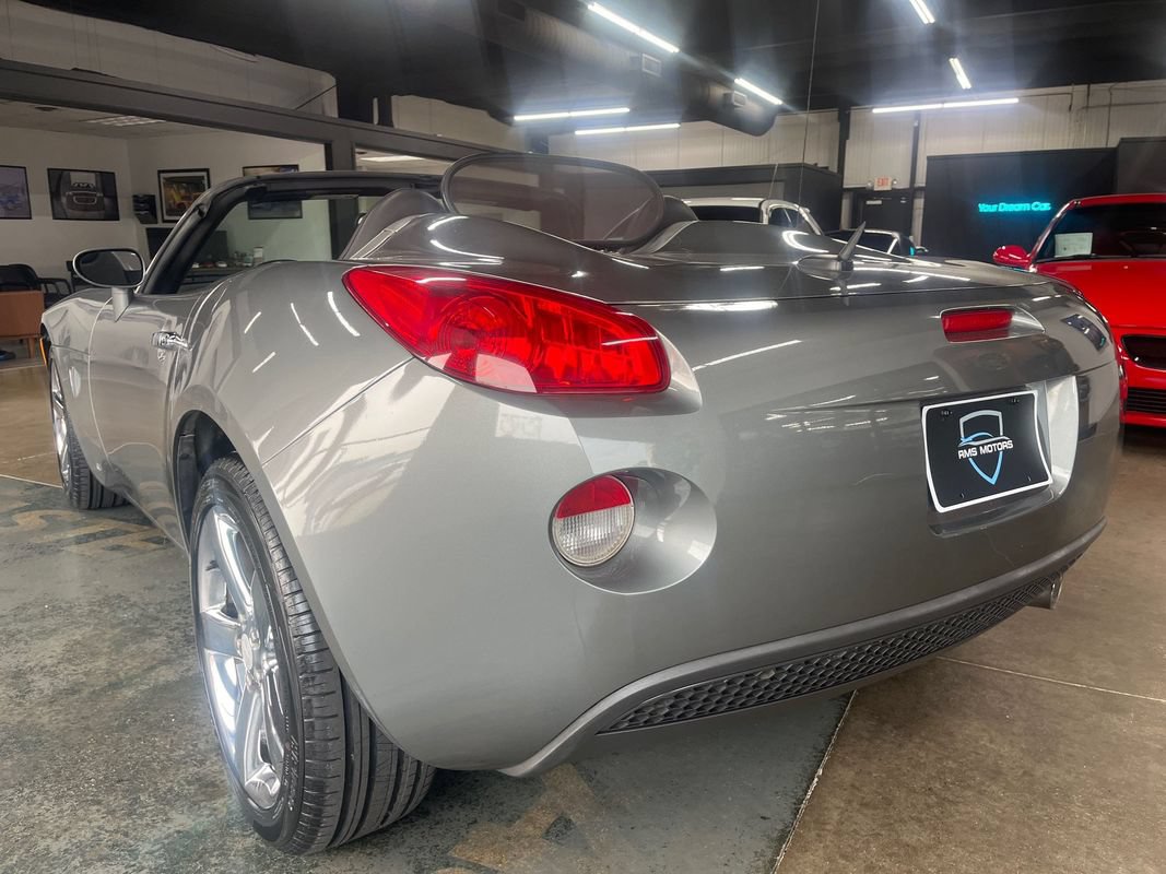 Used 2007 Pontiac Solstice Convertible w/ Premium Package RWD image 9