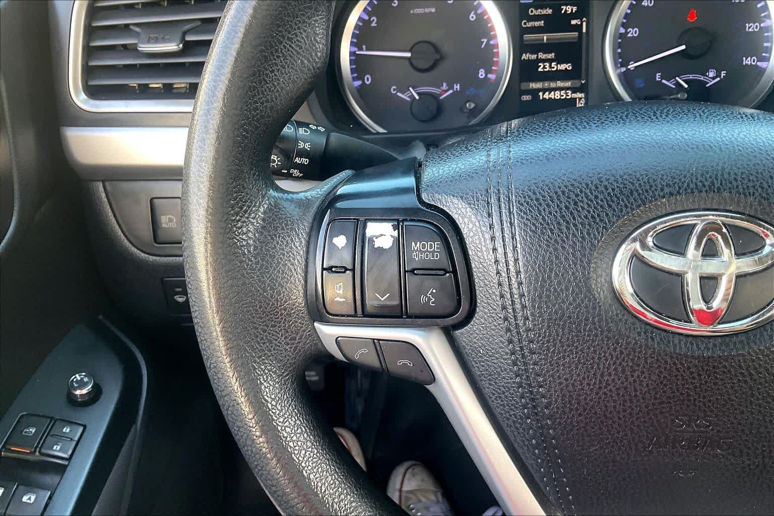 Used 2019 Toyota Highlander LE FWD image 23