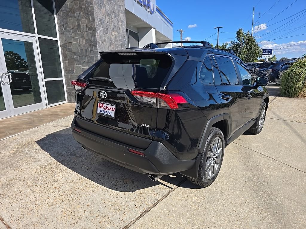 Used 2022 Toyota RAV4 XLE Premium image 19