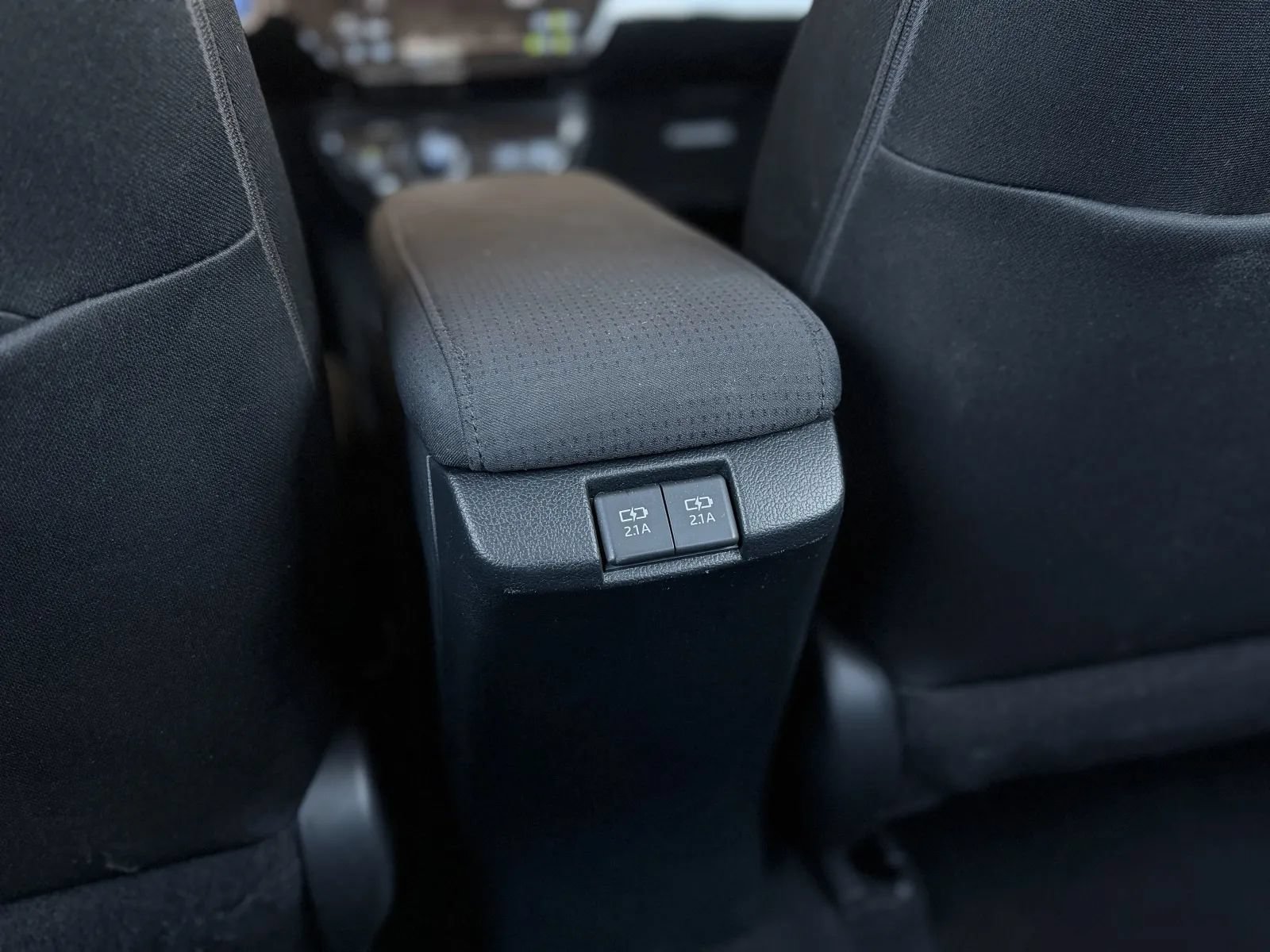 Used 2021 Toyota Prius LE AWD/4WD image 35