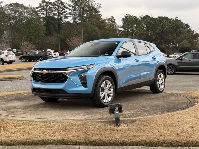 Used 2025 Chevrolet Trax LS image 3