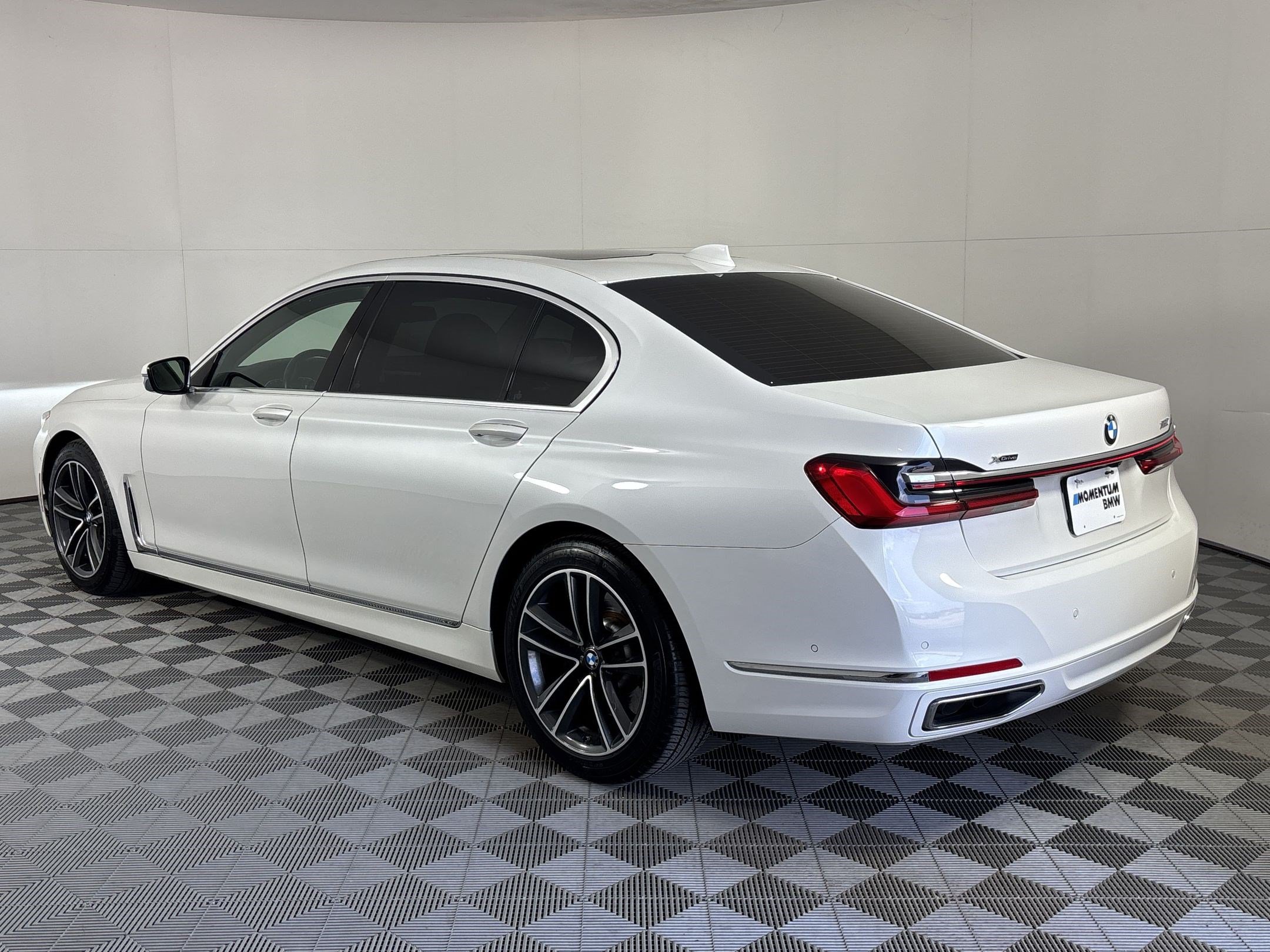 Used 2022 BMW 750Li xDrive AWD/4WD image 3