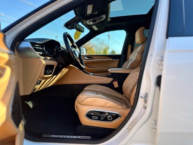 Used 2023 Jeep Grand Cherokee L Summit AWD/4WD image 11