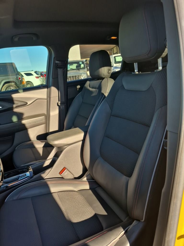 Used 2023 Chevrolet TrailBlazer RS w/ Sun and Liftgate Package FWD image 21