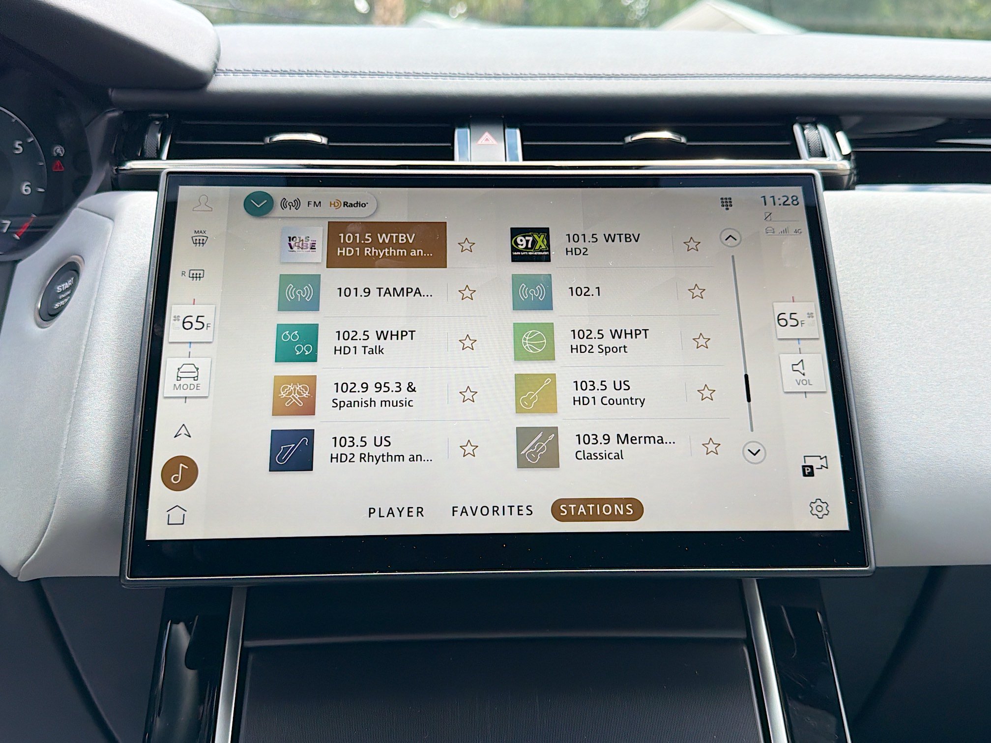 New 2026 Land Rover Range Rover Velar Belgravia AWD/4WD image 30