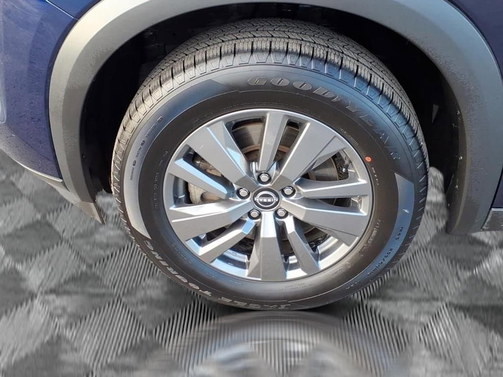 Used 2025 Nissan Pathfinder SV image 11