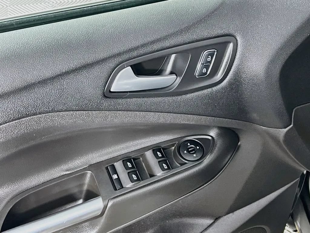 Used 2016 Ford Escape SE w/ Equipment Group 201A FWD image 18