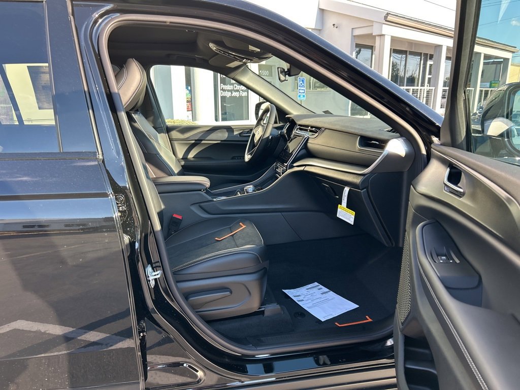 New 2025 Jeep Grand Cherokee L Altitude image 8