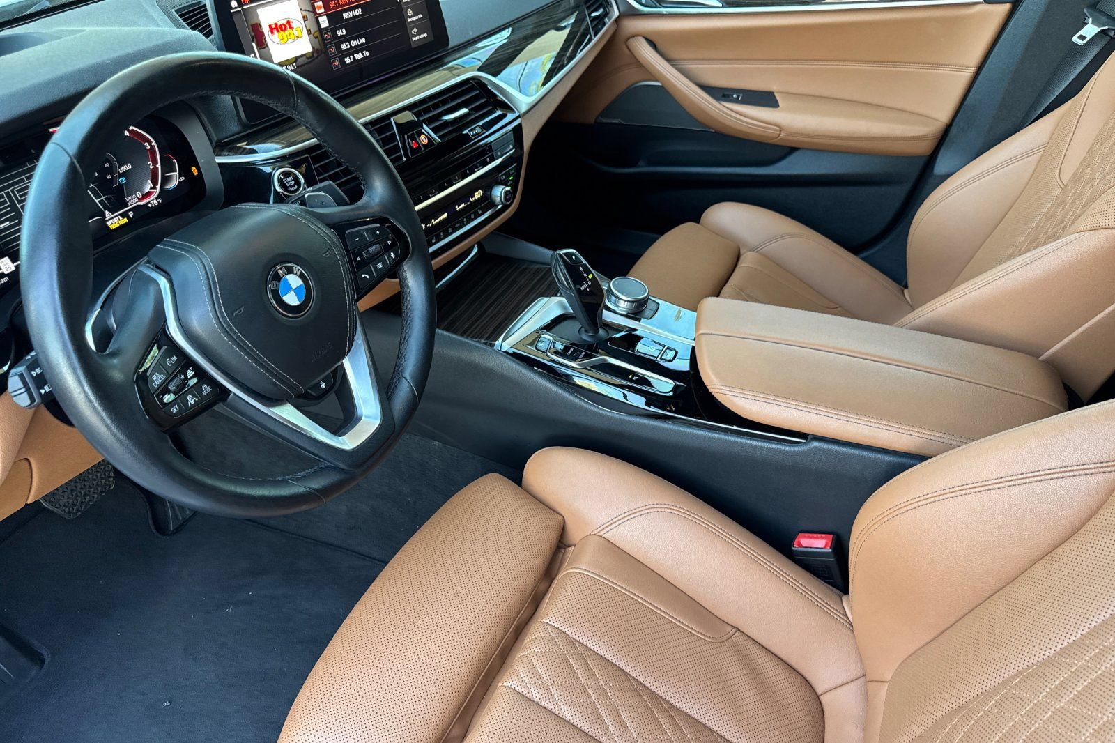 Used 2023 BMW 530i w/ Premium Package RWD image 10