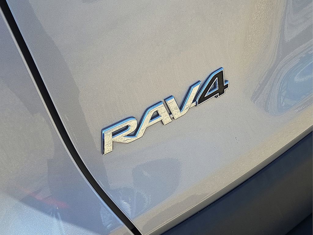 Used 2023 Toyota RAV4 XLE image 12