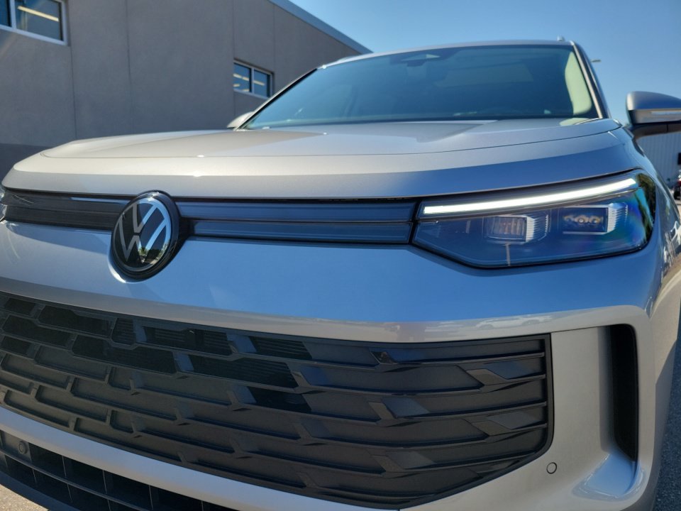 Certified 2026 Volkswagen Tiguan SE w/ Panoramic Sunroof Package AWD/4WD image 30