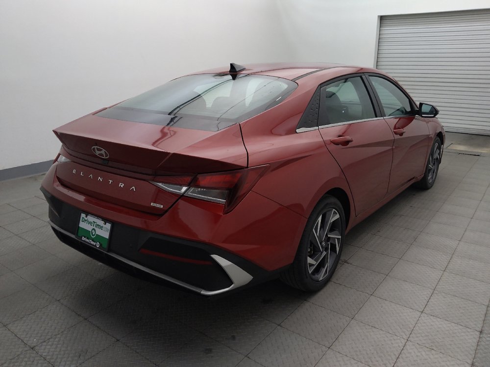 Used 2025 Hyundai Elantra Limited FWD image 9
