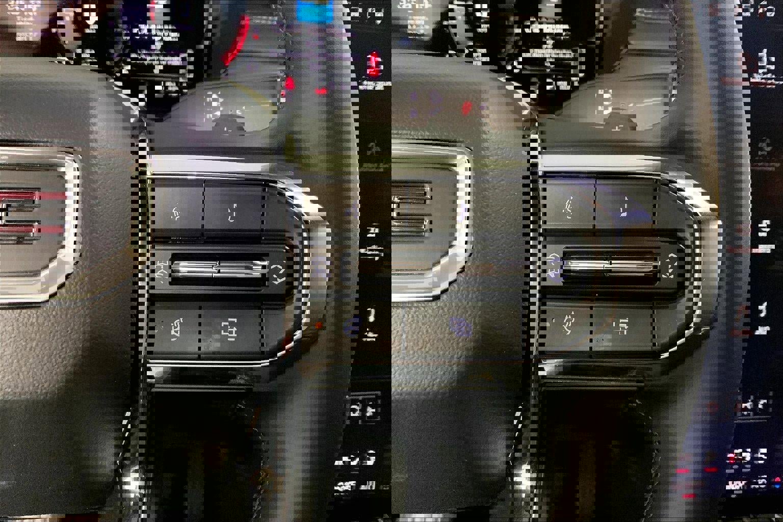 Used 2025 GMC Acadia Elevation image 19