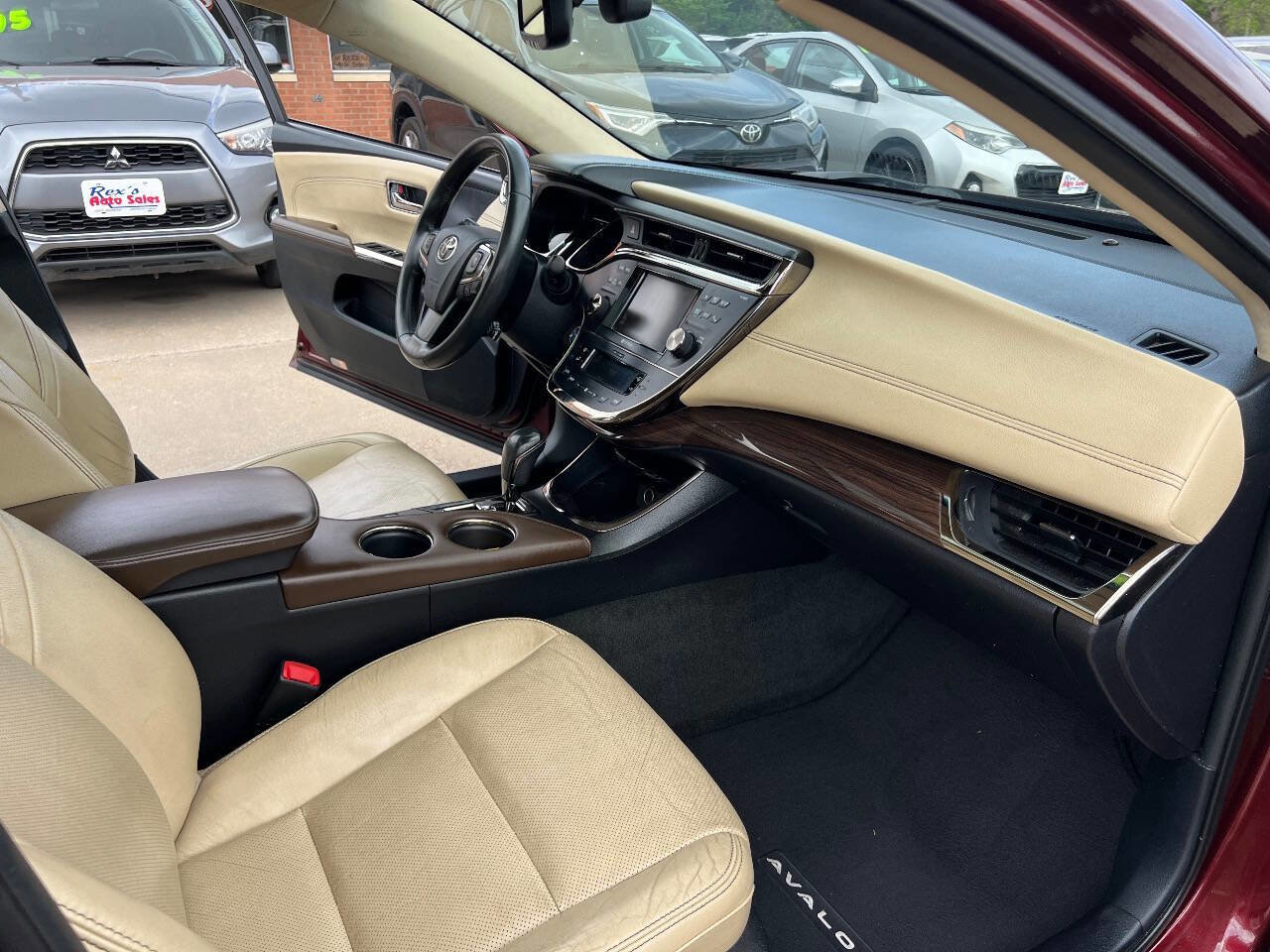 Used 2013 Toyota Avalon Limited w/ Technology Pkg FWD image 22