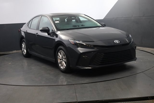 Used 2025 Toyota Camry LE image 2