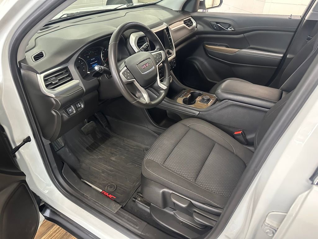 Used 2022 GMC Acadia SLE w/ LPO, Floor Liner Package AWD/4WD image 9