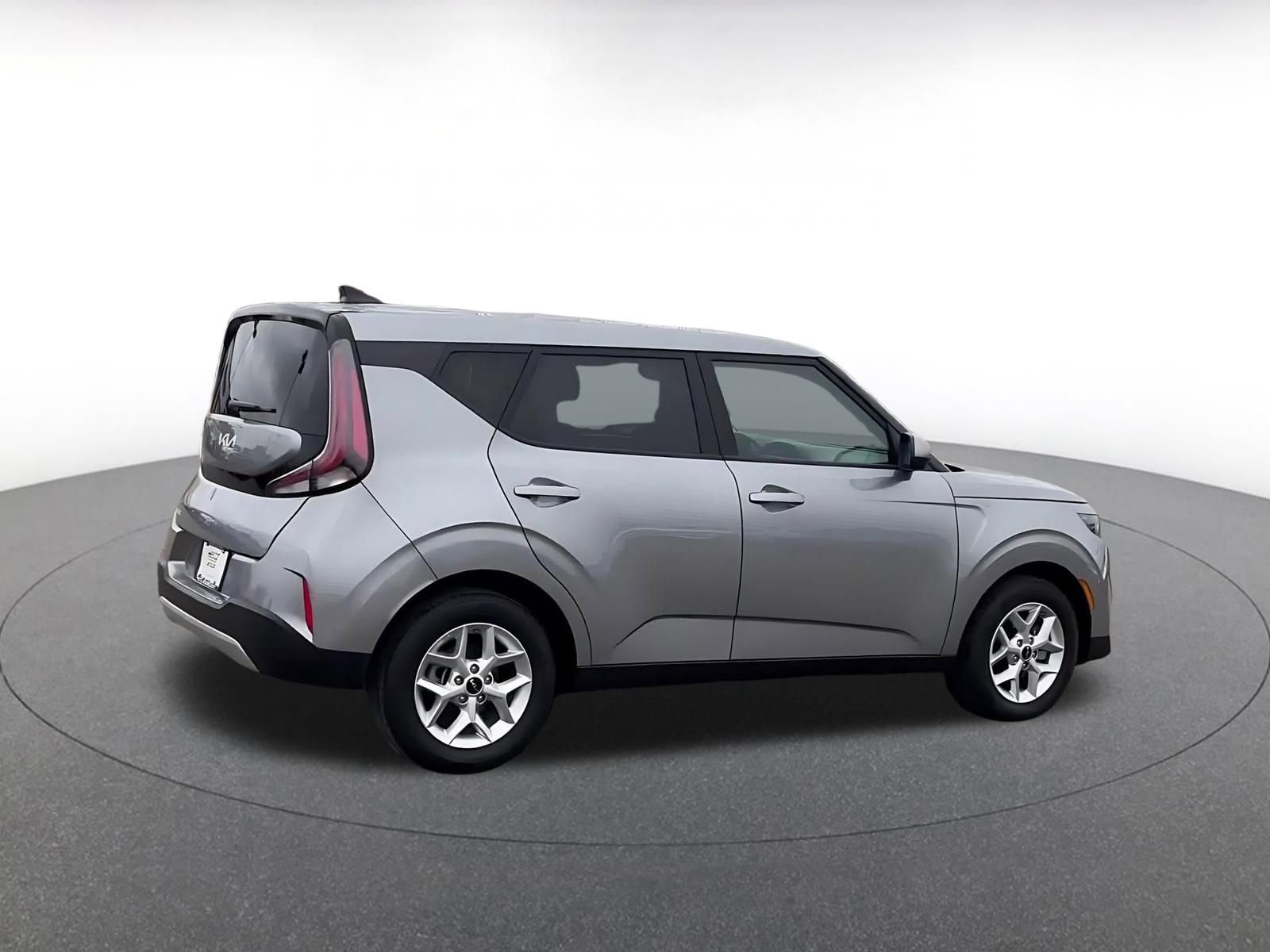 Used 2025 Kia Soul LX w/ LX Technology Package FWD image 15