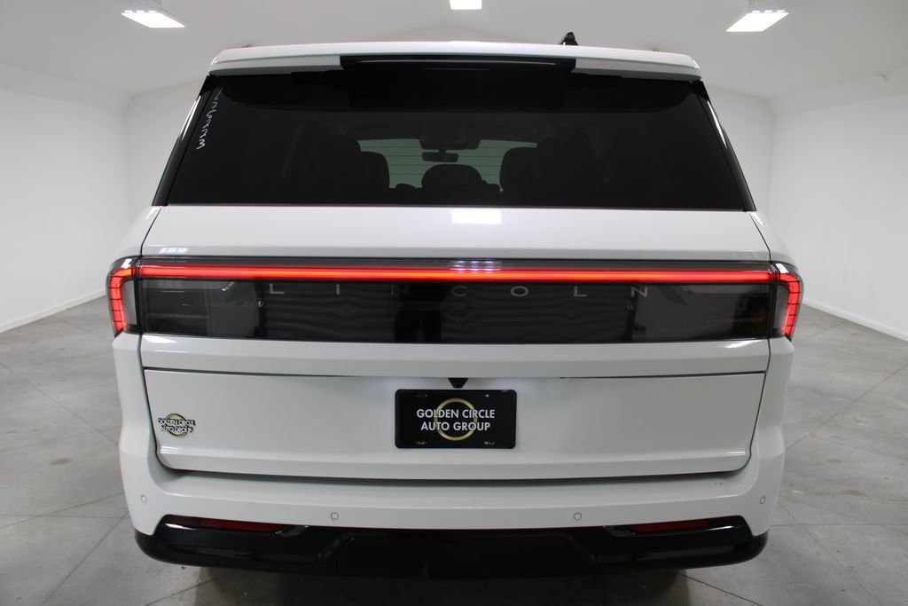 New 2026 Lincoln Navigator Premier AWD/4WD image 7