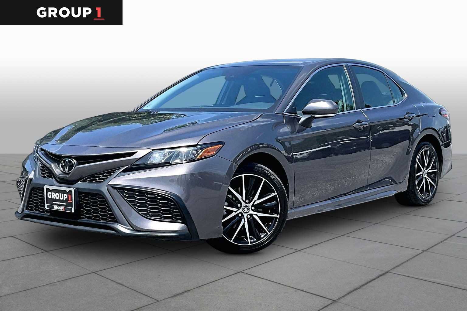 Used 2023 Toyota Camry SE FWD image 1